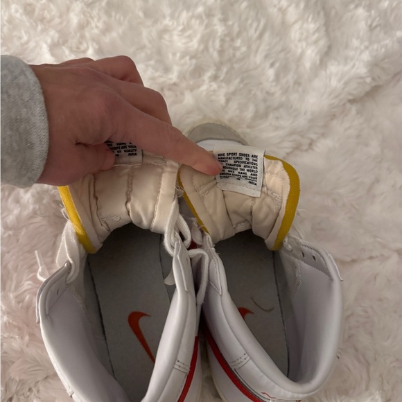 Nike White and Red High-Tops Blazers - Picture 8 of 8